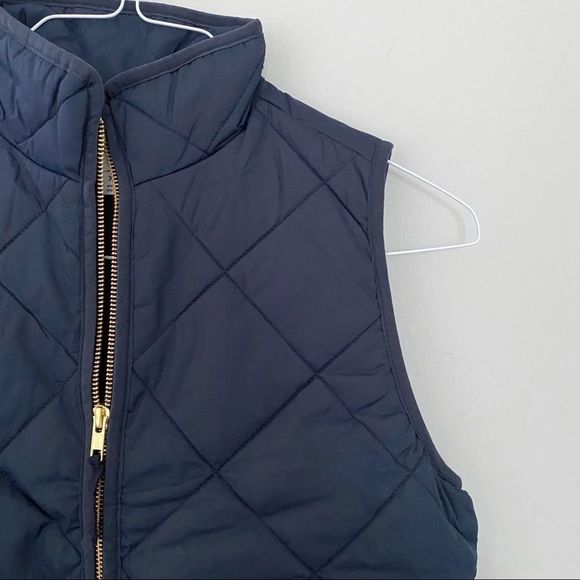 NWT J. Crew Factory Puffer vest with snap pockets - Picture 6 of 7